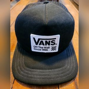 Mens Van's snap back trucker hat